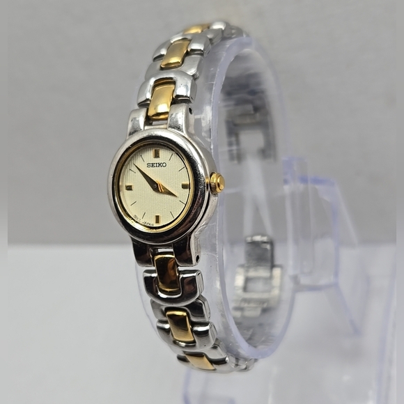 Seiko V400 1140 Womens Quartz Watch New Battery Vintage Silver Gold Tone Dainty - Picture 2 of 9